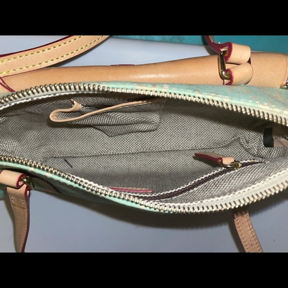 Dooney & Bourke hang bag - Picture 4 of 4